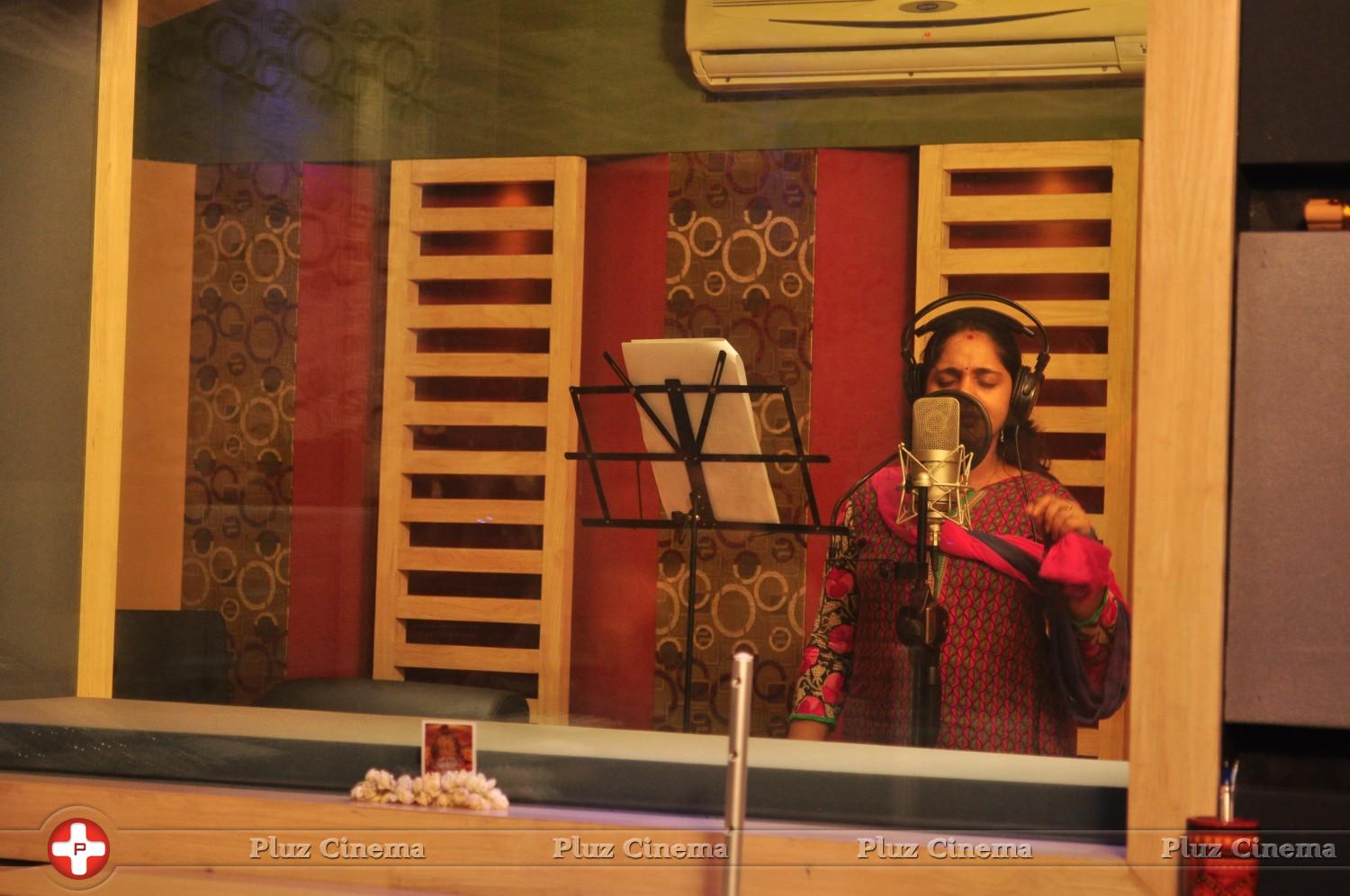 Saindhavi - Madhu Maadhu Soothu Movie Song Recording Pictures | Picture 779059